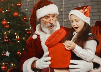 21_-Santas-Heartwarming-Lesson_-A-Viral-Moment-Sparks-Conversations-on-Consent