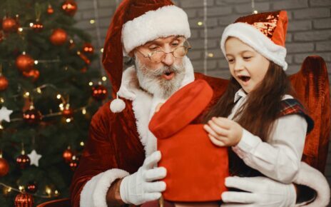 21_-Santas-Heartwarming-Lesson_-A-Viral-Moment-Sparks-Conversations-on-Consent